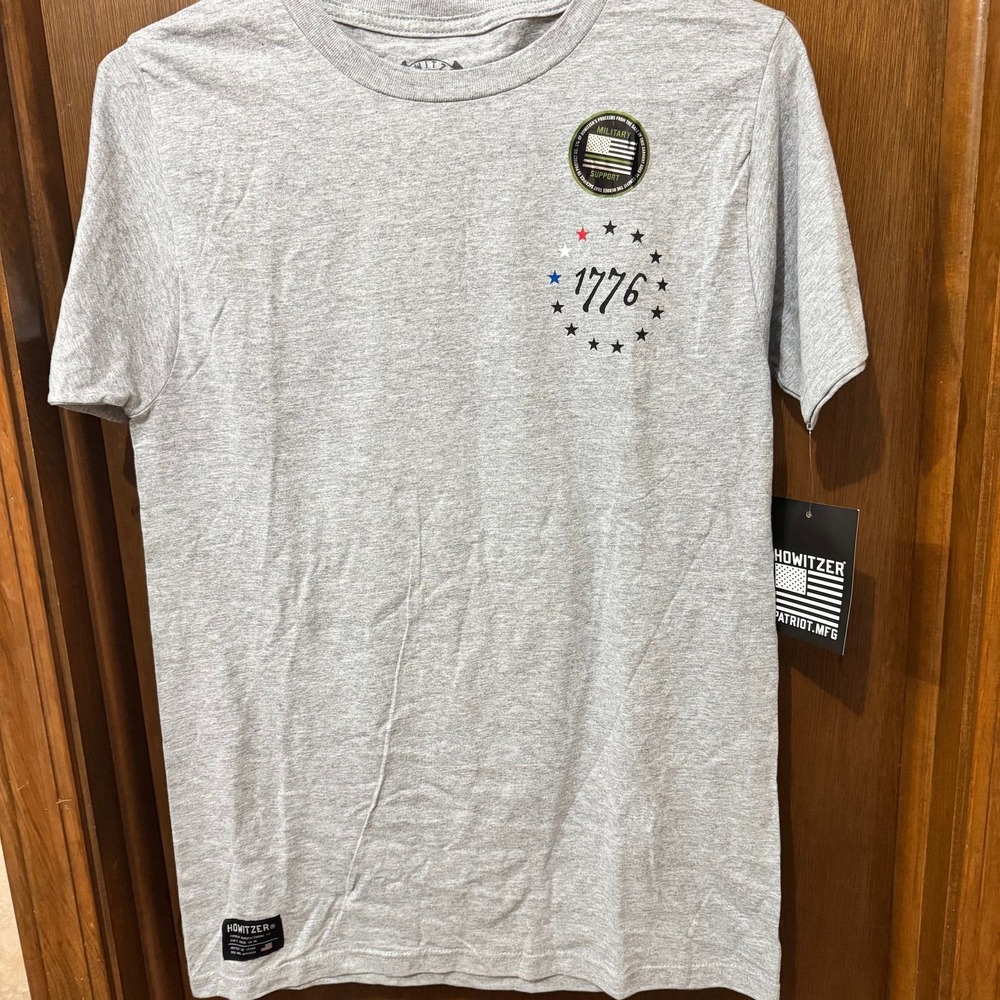Howitzer - 1776 Flag NWT! Size Small